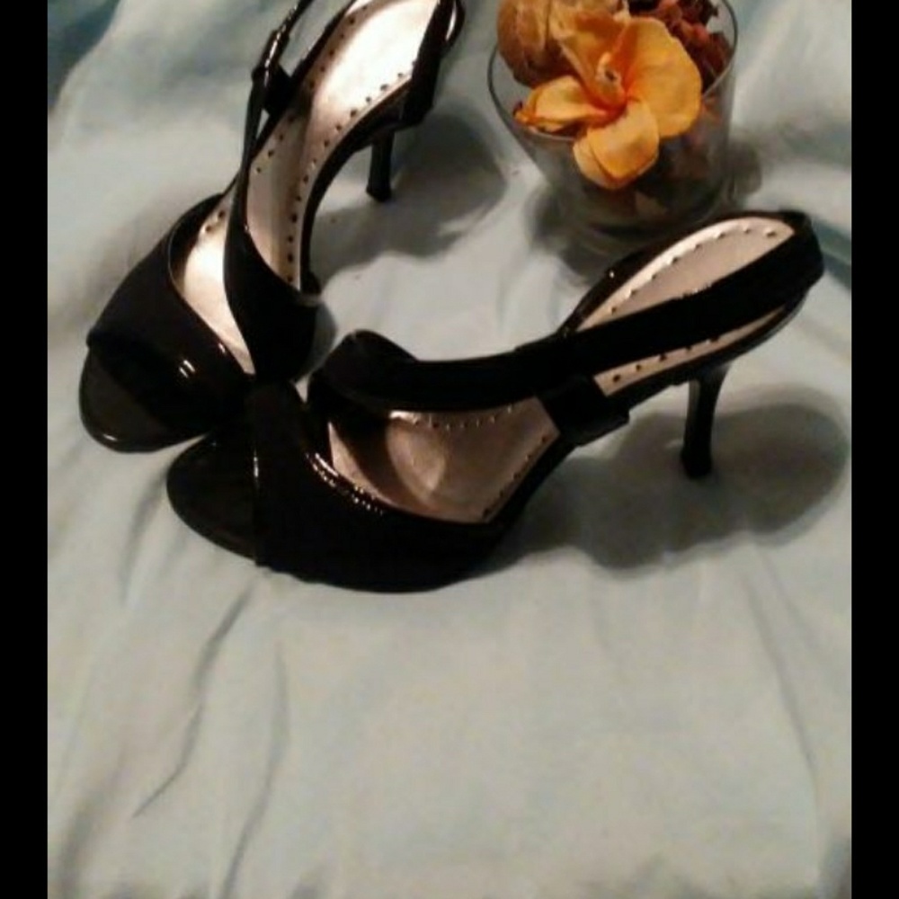 BCBG Patton Leather trim Shoe